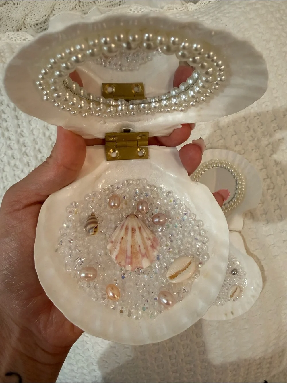 Seashell Pearl Bead Decorative Compact Mirror - White